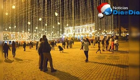 They deliver Christmas lighting in Zipaquirá, Cundinamarca